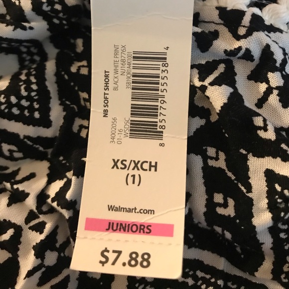NWT👖No Boundaries Junior Shorts - Picture 3 of 4